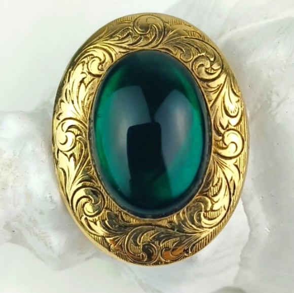 Vintage Style Vibrant Green Etched Gold-Tone Brooch & Pendant - Picture 6 of 6